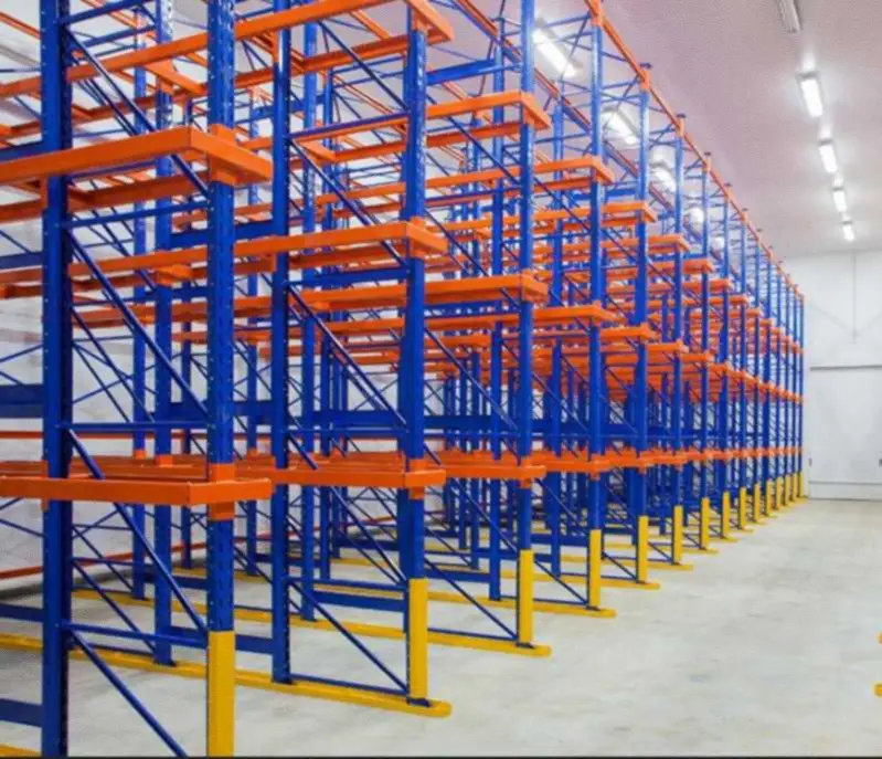 Montagem de Estrutura de Armazenagem Porta Pallet